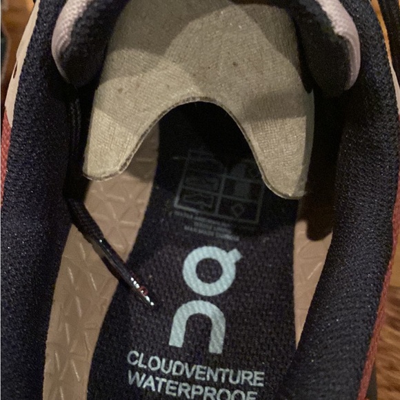 ON Cloudventure waterproof Womens assorted new - Picture 3 of 4